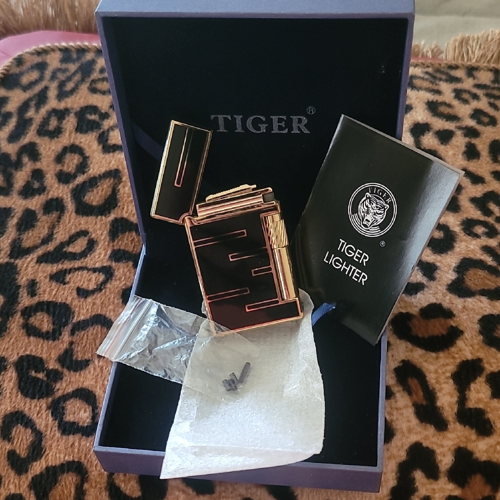 Black and Gold Lighter